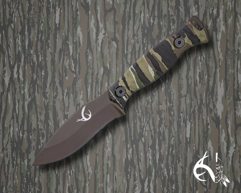 The 86' (HFB x Realtree) - Realtree Original Camo Hydro-dipped Micarta, Plum Brown Cerakote, Allen Bolts, Textured Grip.