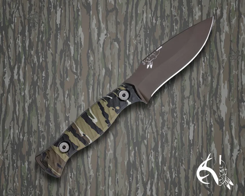 The 86' (HFB x Realtree) - Realtree Original Camo Hydro-dipped Micarta, Plum Brown Cerakote, Allen Bolts, Textured Grip.